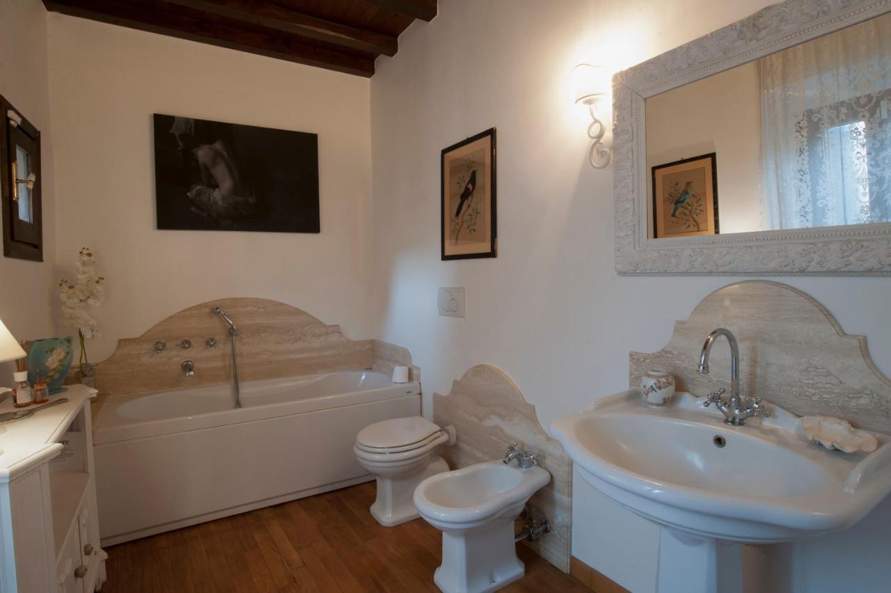 A Palazzo Fortebracci B&B Sutri Exterior foto